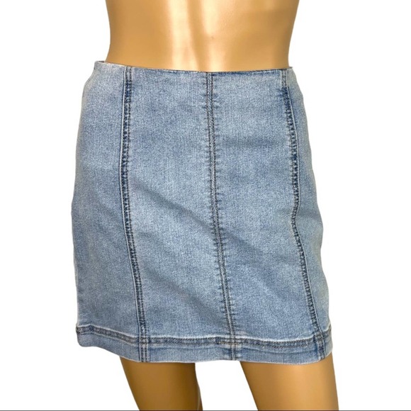 Wild Fable Light Wash Stretchy Denim Mini Skirt Size 0 - Picture 1 of 7